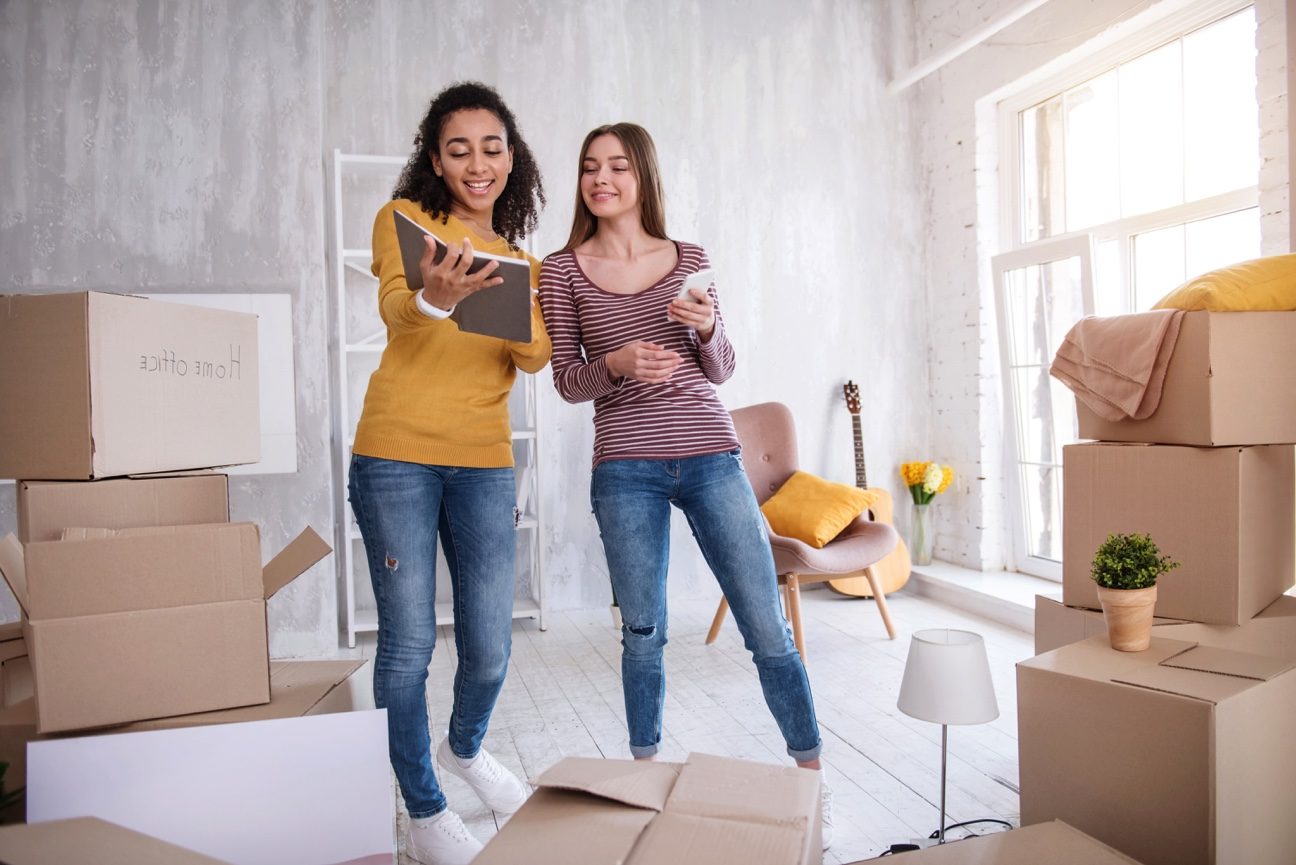 Assistance. Receptionist at health services. Contact centre stock photo. Кредитование малого бизнеса. Общение в офисе.