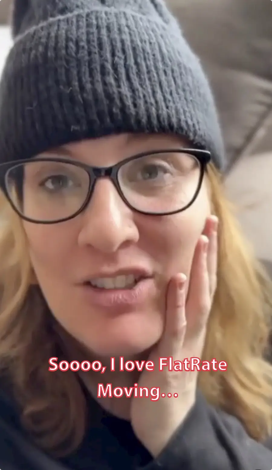 Woman with glases confirming that Flatrate was the right choice