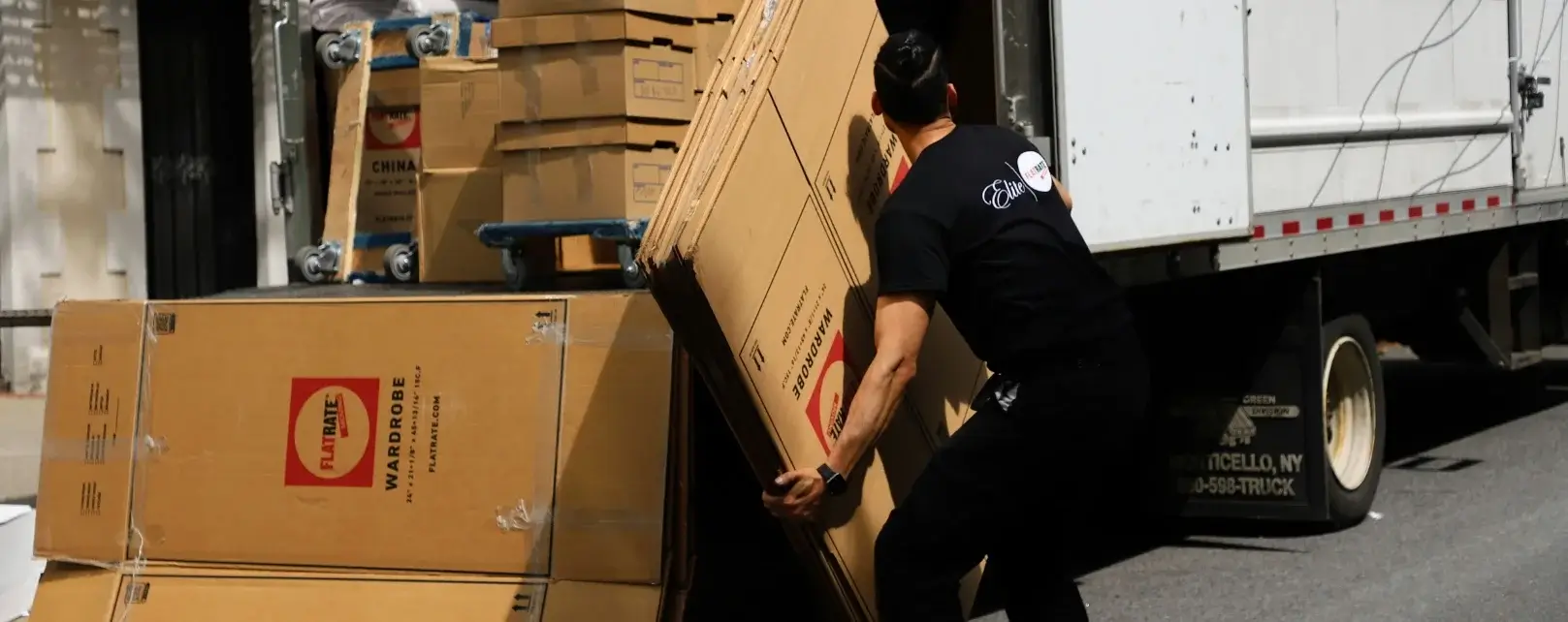 Mover delivering boxes