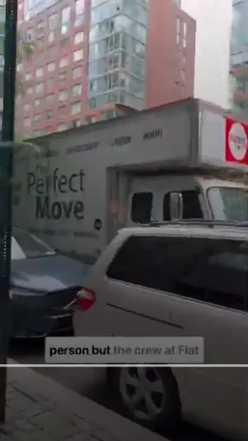 Flatrate Truck arriving to a location